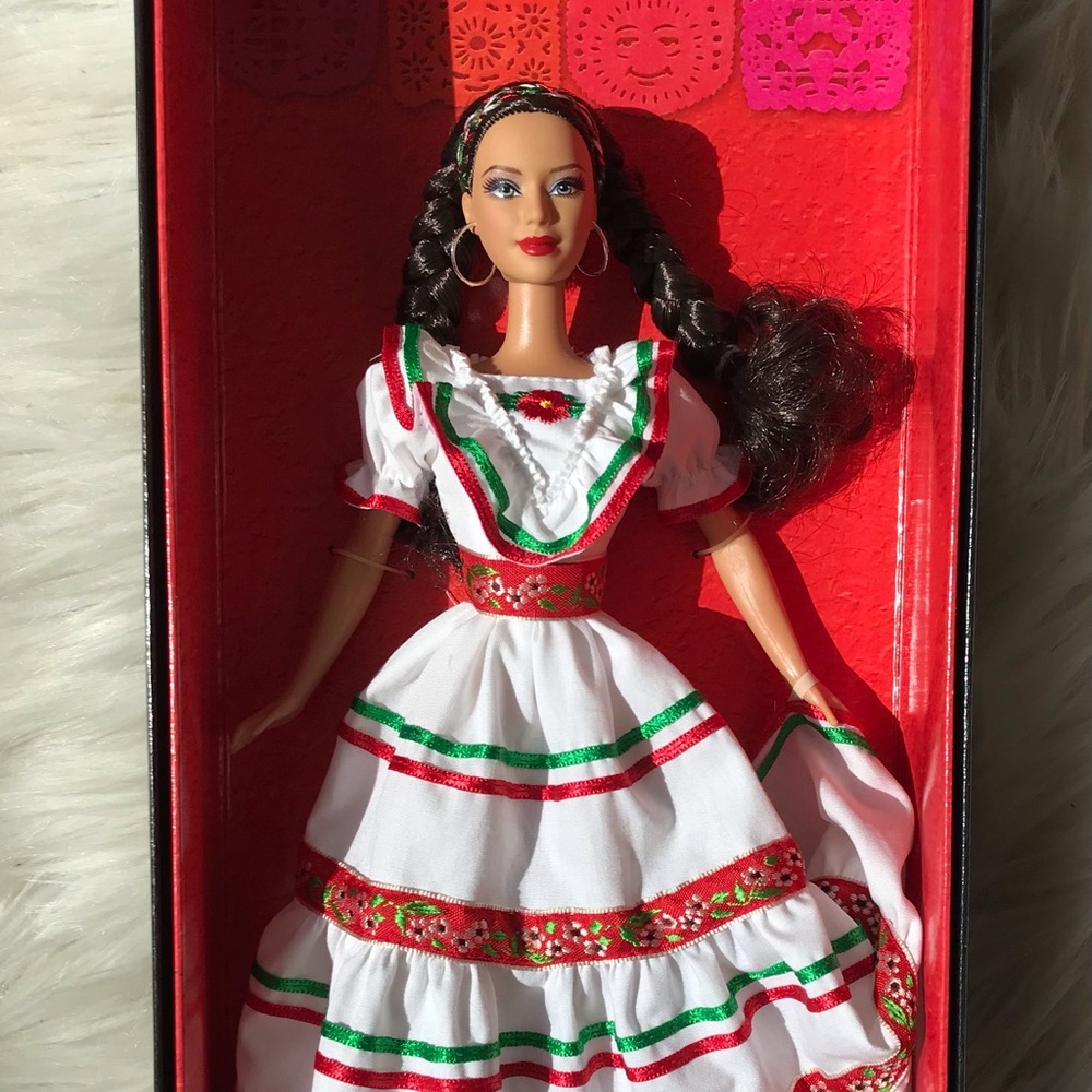 Festivals of the World Cinco De Mayo Barbie Doll - Picture 5 of 5